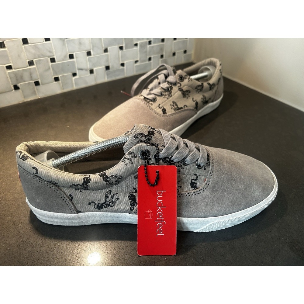 NWT Bucketfeet‎ Lace-Up Shoes Custom Tiger Designed By Jose Mertz Men's Canvas